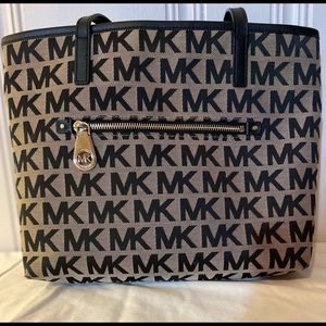 Michael Kors Shoulder Purse in excellent used condition